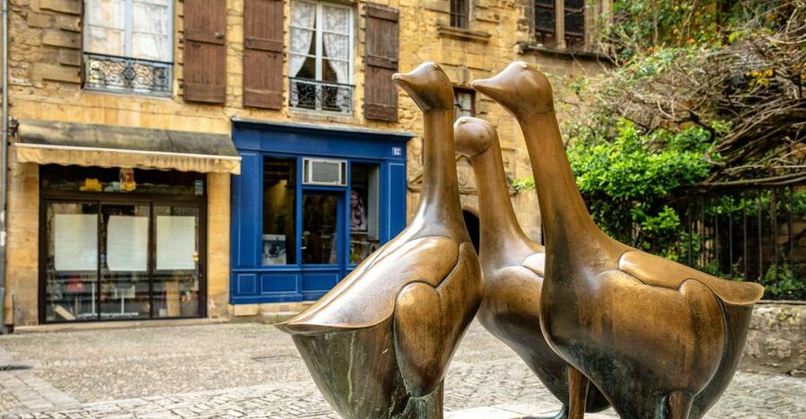Sarlat Gourmet Tour & Market Visit with Tastings - The market is the main event