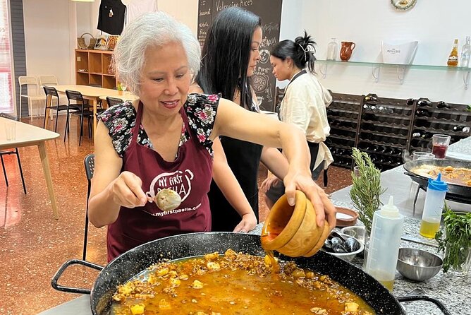 Seafood paella cooking class, tapas and visit to Ruzafa market. - Sangria, tapas and a proper Valencian welcome