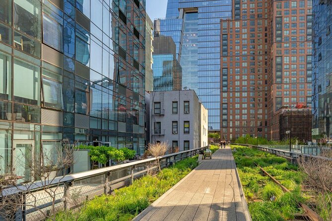 Semi-Private Meatpacking District, Chelsea Market, and High Line Walking Tour - Starting in Chelsea with the right expectations