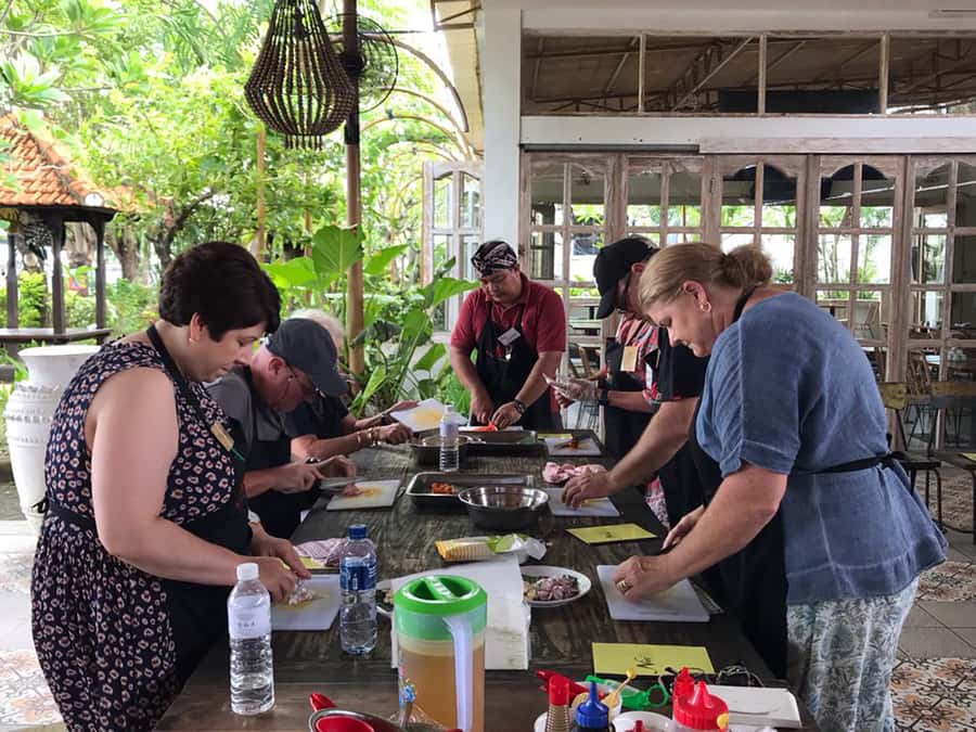 Seminyak: Balinese Cooking Class & Market Tour - Preparing six to twelve dishes as a group