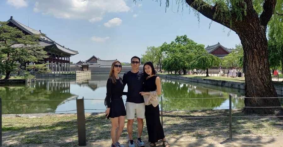 Seoul: 6-Hour Guided Tour to City Highlights, Palace & More - Bukchon Hanok Village and Seoul’s old-new view