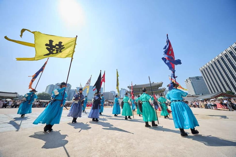 Seoul: Bukchon Village, Gyeongbokgung, Gwangjang Market - Gyeongbokgung and the Royal Guard ceremony