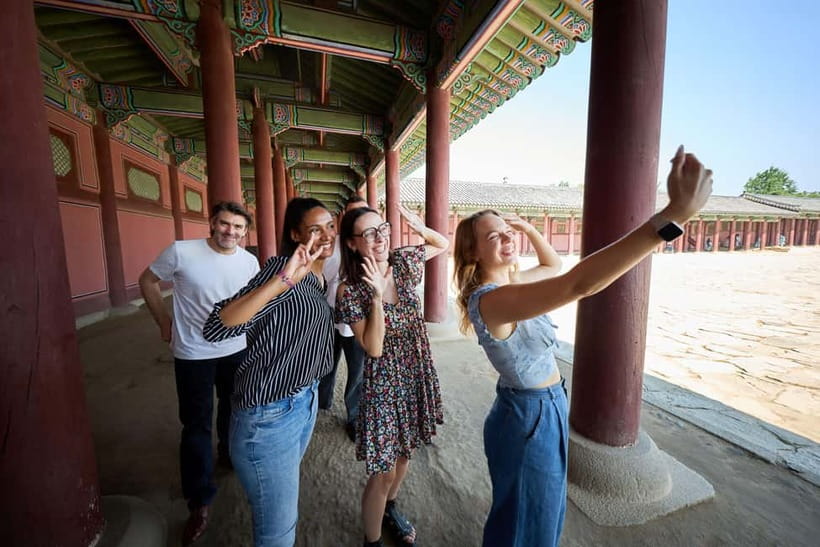 Seoul: Bukchon Village, Gyeongbokgung, Gwangjang Market - Guides make the difference