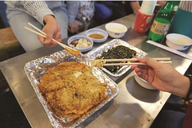 Seoul: Changgyeonggung & Gwangjang Market & Naksan Park - Who should book this evening walk