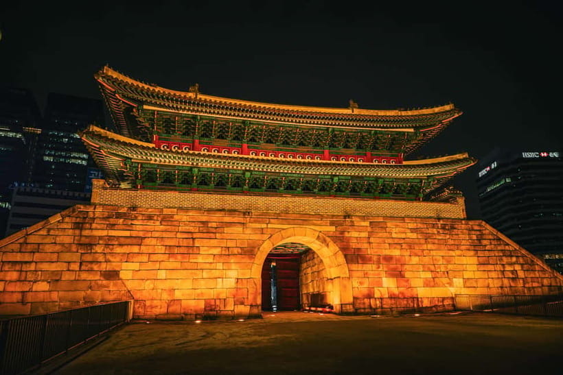 Seoul: Colonial History Tour with Prison&Palace, Market Food - City Hall and Sungnyemun connect old Seoul with new Seoul