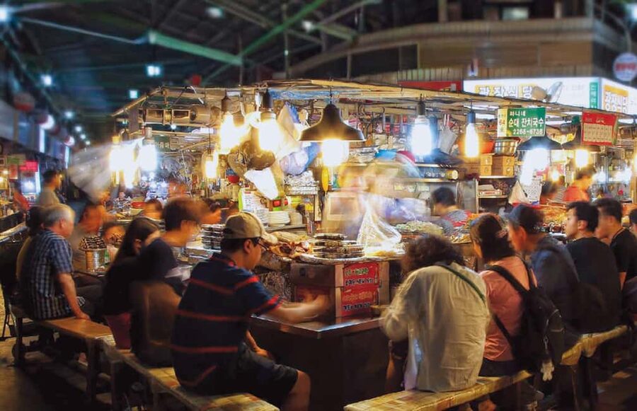 Seoul Day Tour: Gyeongbok Palace, Bukchon, Gwangjang Market - How the van transfers change the pace