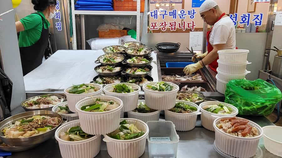 Seoul Evening Tour:Gwangjang Market&Naksan Park&Eungbongsan - What the $71 price really covers