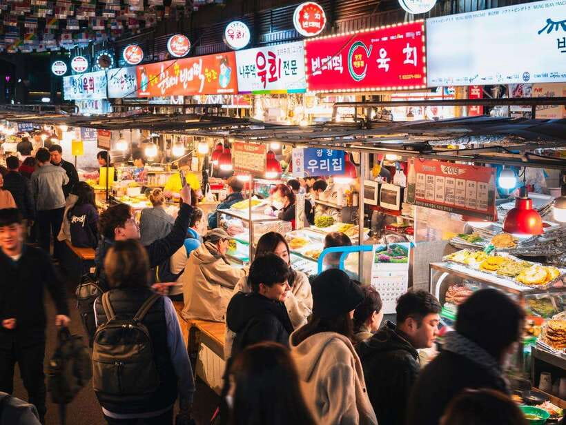 Seoul: Fearless Foodie Gwangjang Market Food Adventure - What makes Gwangjang Market a good food setting