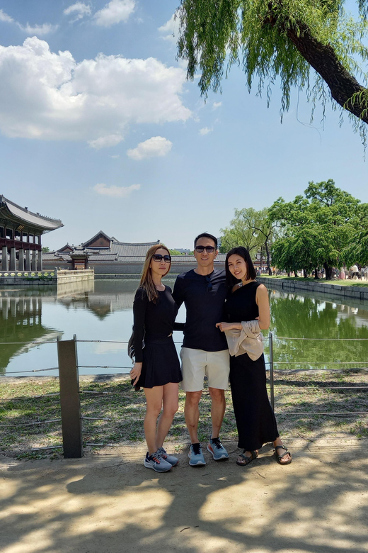 Seoul: Full-Day Guided Tour to Gyeongbokgung, Bukchon & More - Bukchon Hanok Village: traditional homes in a modern city