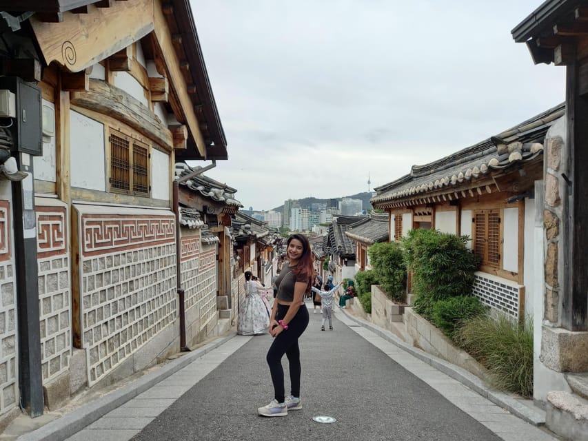 Seoul: Full-Day Guided Tour to Gyeongbokgung, Bukchon & More - Gwangjang Market: a taste of traditional Seoul
