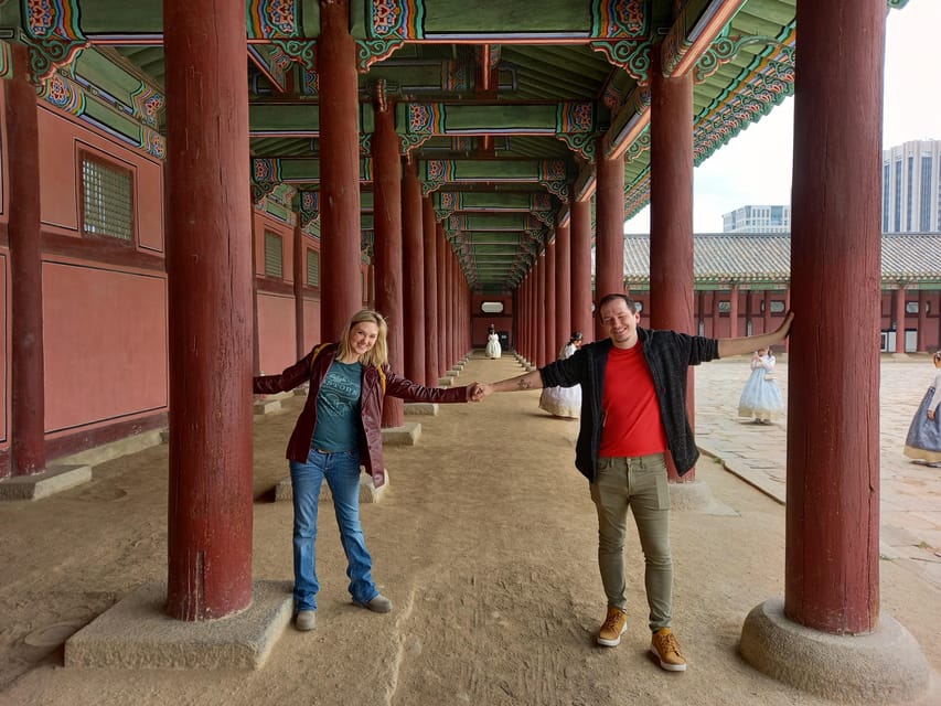 Seoul: Full-Day Guided Tour to Gyeongbokgung, Bukchon & More - Hongdae: a modern finish after the historic sights