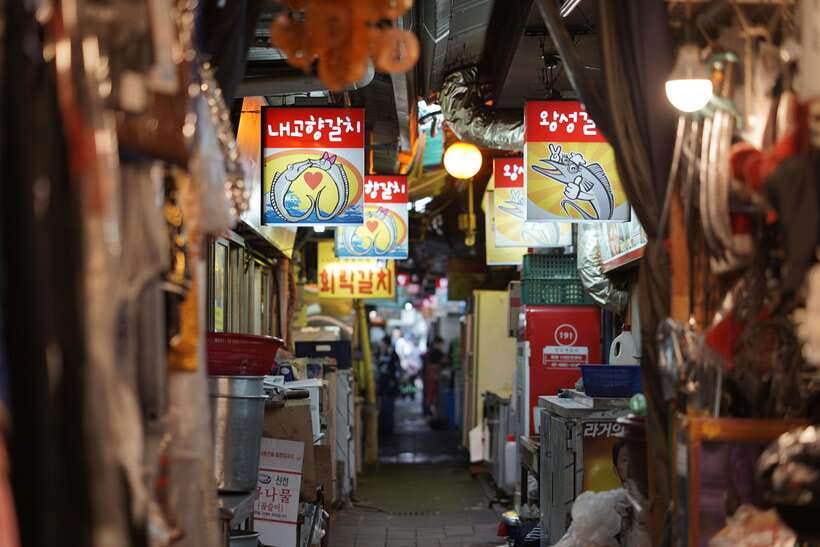 Seoul: Guided Street Food Tour at Namdaemun Market - What the guide adds