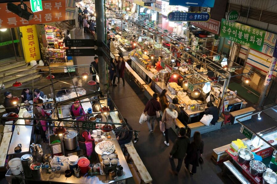 Seoul Gwangjang Market Foody Walking Tour - A quiet change of pace at Cheonggyecheon Stream