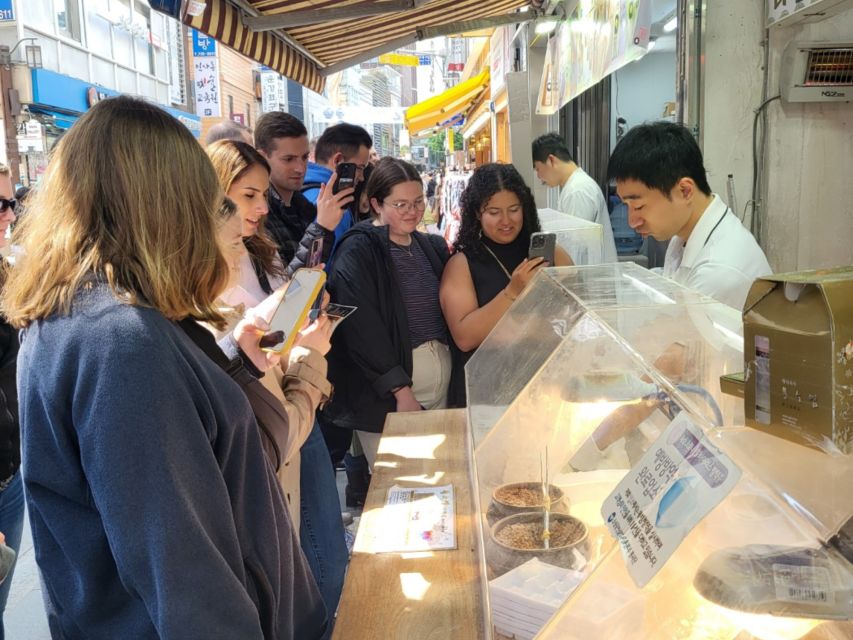 Seoul: Gwangjang Market Netflix Food Tour - Starting at Anguk Station and entering Insadong