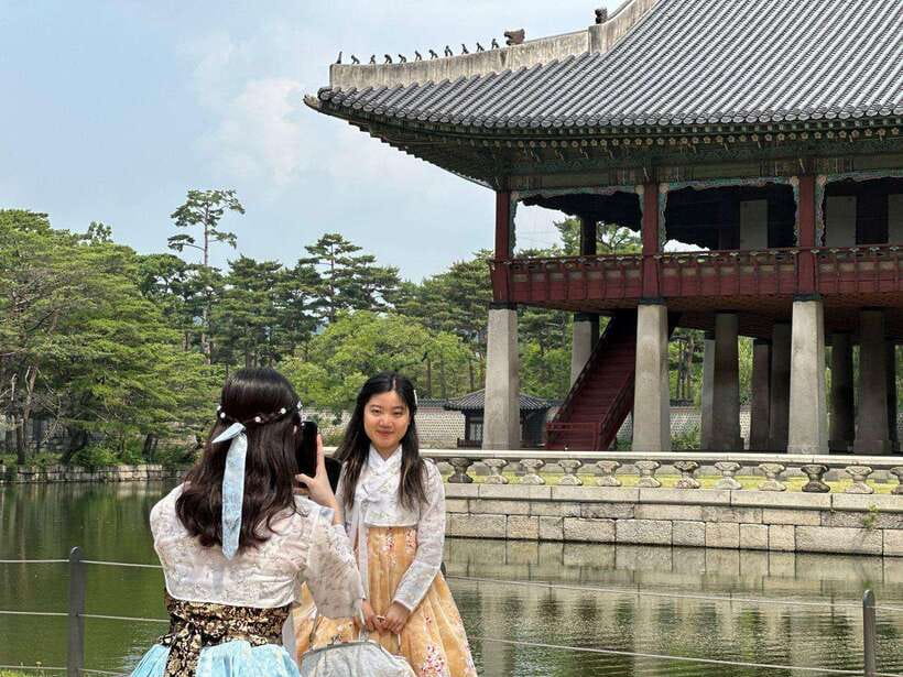 Seoul: Gyeongbok Palace, N Tower, & Local Market City Tour - Namsan Cable Car and Downtown Views