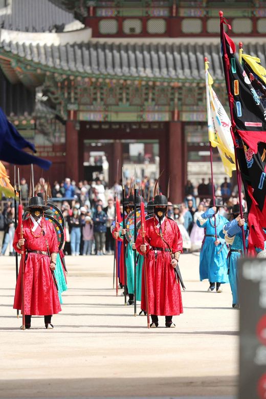 Seoul: Gyeongbokgung Palace Tour & Lunch at Authentic Market - Why this palace and market pairing works