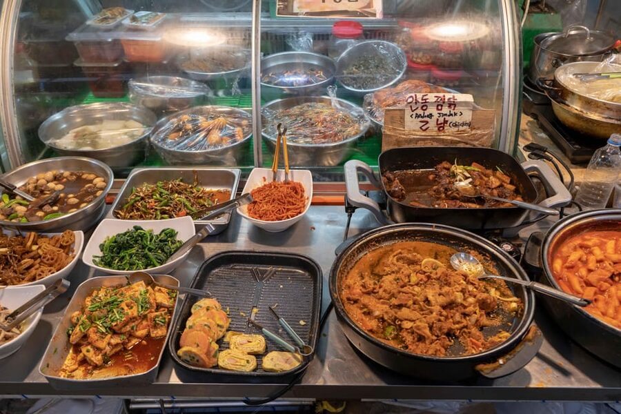 Seoul: Gyeongbokgung Palace Tour & Lunch at Authentic Market - Is $119 a fair price?