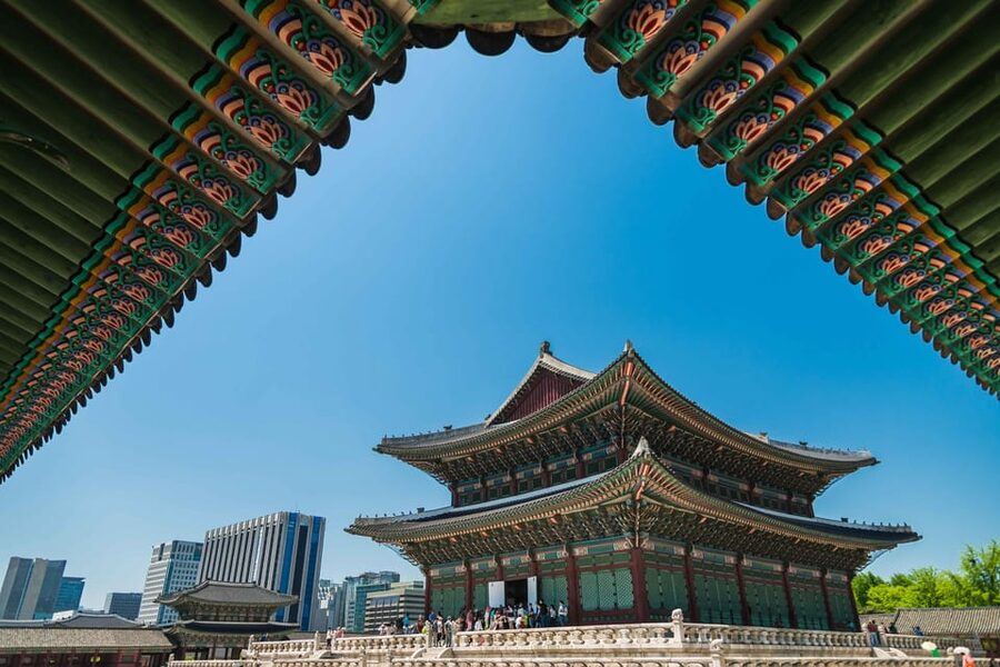 Seoul: Gyeongbokgung Palace Tour & Lunch at Authentic Market - Who will enjoy this three-hour outing?
