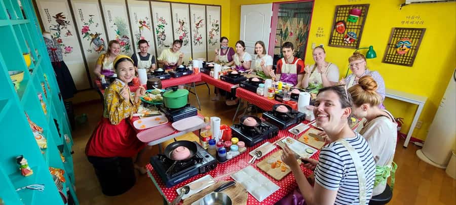 Seoul: Korean Cooking Class at a Local Home and Market Tour - Key points to know before booking