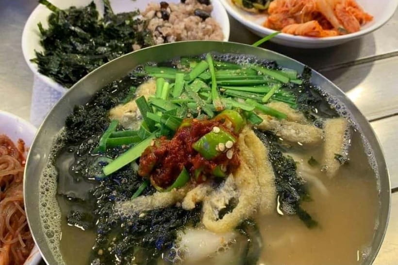 Seoul: Namdaemun Market Food Tour - The guides are a major part of the value