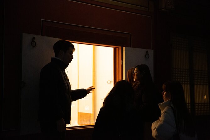 Seoul Night Palace & Market Food Tour with Vehicle - Changgyeonggung Palace after dark