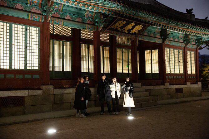Seoul Night Palace & Market Food Tour with Vehicle - The walk through Seoul between meals