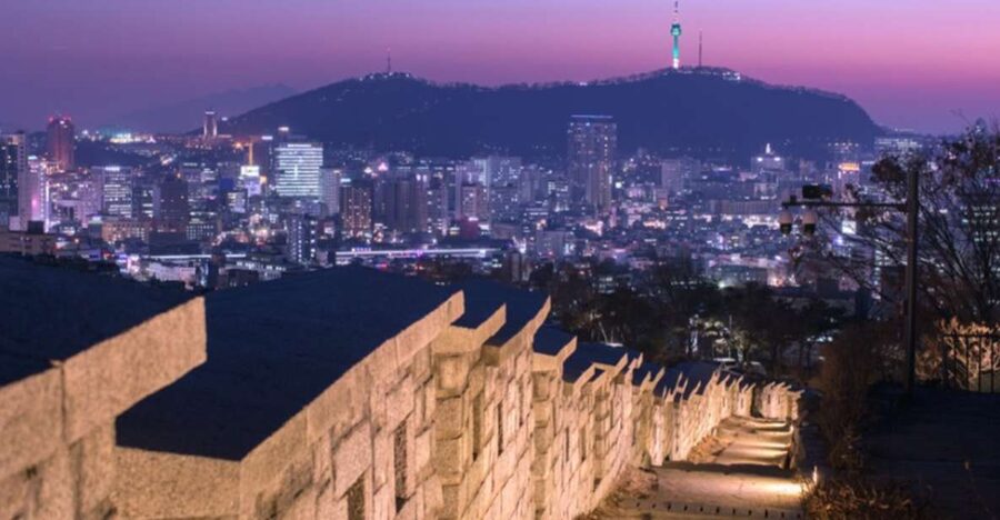 Seoul: Nighttime Tour of Palace, Market, Naksan Park & More - Changgyeonggung Palace under evening lights