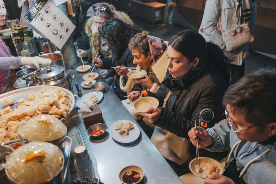 Seoul: Palace, Temple and Market Guided Foodie Tour at Night - Who should book this Seoul night tour?