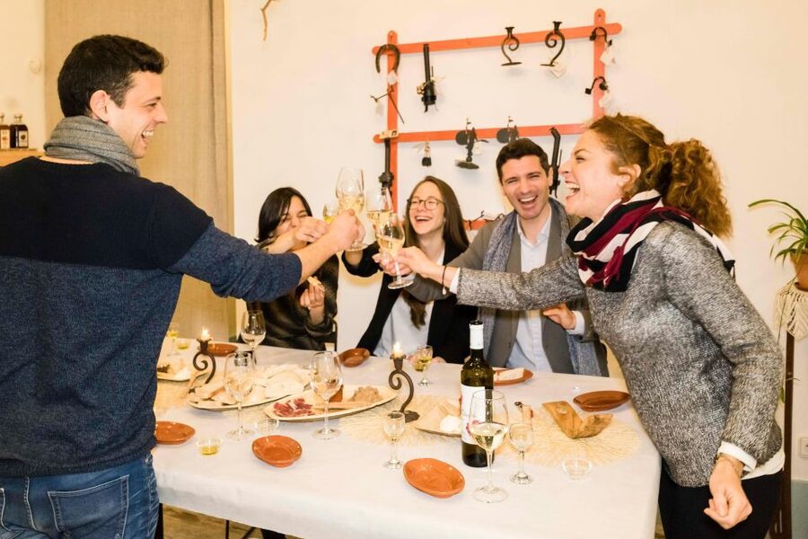 Seville: Morning Market & Tapas Tour - Who should book this morning tour