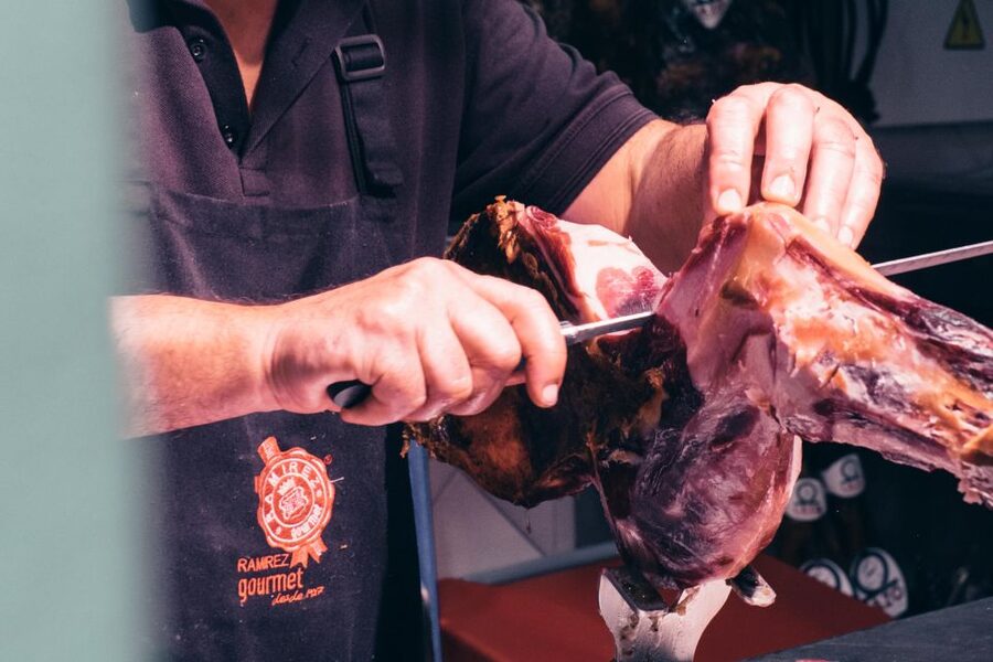 Seville: Morning Market & Tapas Tour - Feria Market and the pleasure of small portions