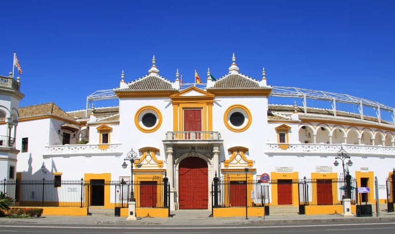 Seville: Tasting, History, Market visit and Tapas Tour - Churros, chocolate, and a walk through the waking city