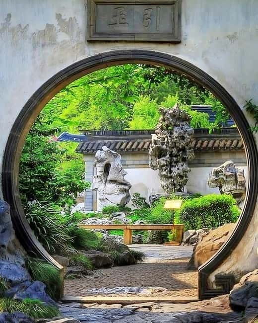 Shanghai: Jing'an Temple, Yu Garden, and Bazaar Private Tour - The 30-minute subway connection