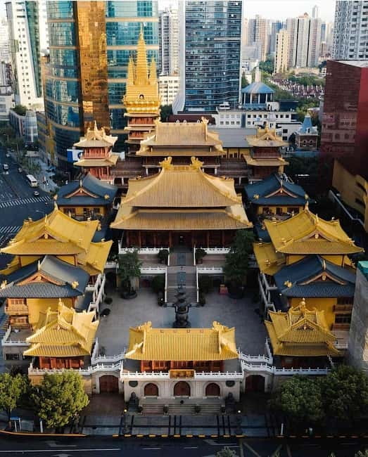 Shanghai: Jing'an Temple, Yu Garden, and Bazaar Private Tour - Yu Garden’s pavilions, ponds, and rockeries