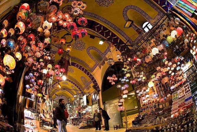 Shopping in Grand Bazaar - How the guides shape the experience
