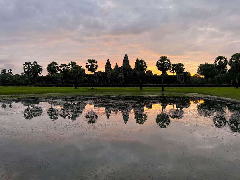 Siem Reap: Angkor Wat Sunrise and Market Tour by Jeep - Exploring Angkor Wat after sunrise