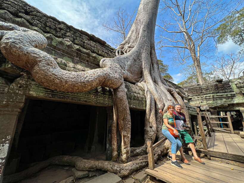 Siem Reap: Angkor Wat Sunrise and Market Tour by Jeep - Khmer noodle soup and palm desserts