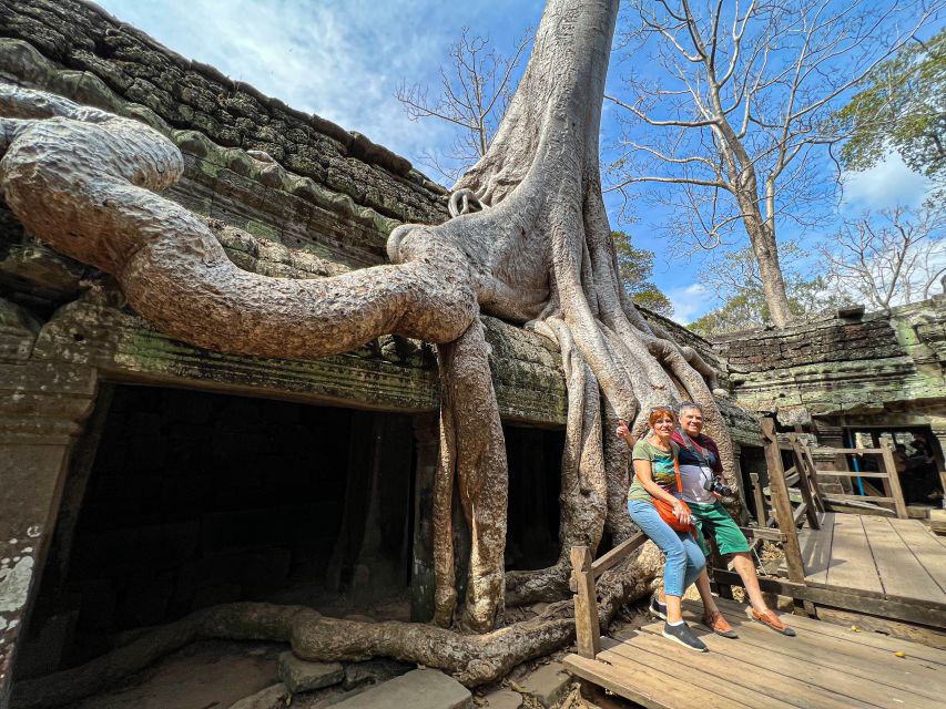 Siem Reap: Angkor Wat Sunrise and Market Tour by Jeep - Shopping and eating at a Siem Reap market