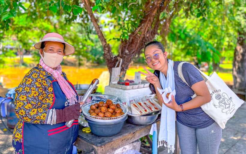 Siem Reap: FREE Market & Local Temple Tour - What the guide adds to the experience