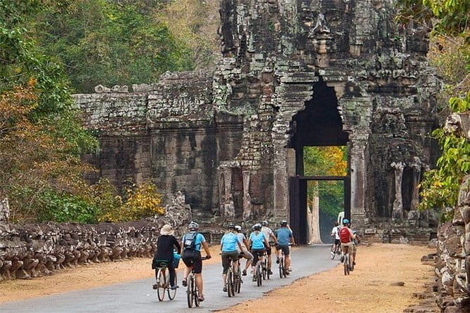 Siem Reap: Morning Bike Tours with Local Market & Lunch - The guide makes the difference