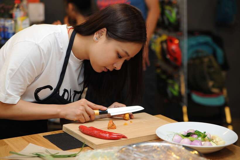 Singapore: Market-to-Table Experience and Cooking Class - The hosts shape the experience