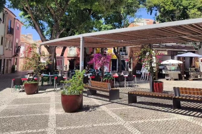 South of Lisbon: Local Market & Canned Sardines Factory Tour - Churches, squares, and the shape of old Setúbal