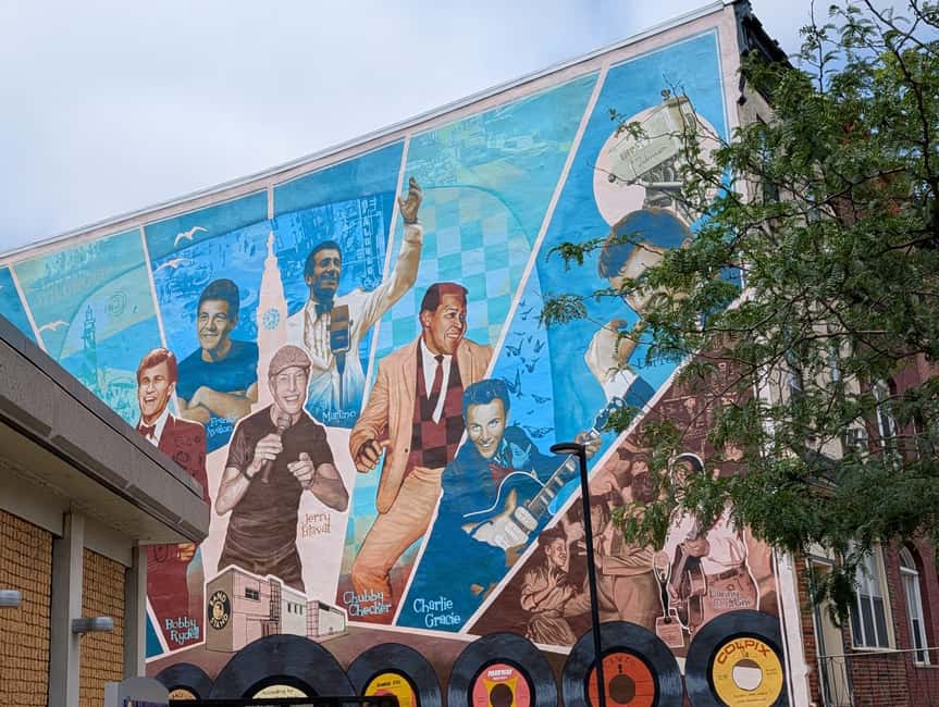 South Philly Tour: Market, Cheesesteaks & Hidden Gems - Murals That Bring the Route to Life
