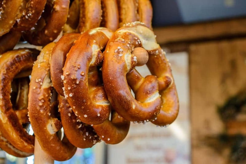 Strasbourg Christmas market tour and culinary city tour with tastings - Strasbourg Christmas food with a local guide