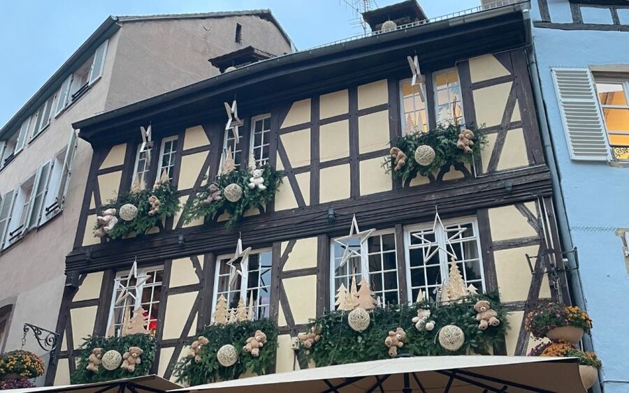 Strasbourg: Christmas Markets Walking Tour with Mulled Wine - Strasbourg at Christmas, beyond the postcard view