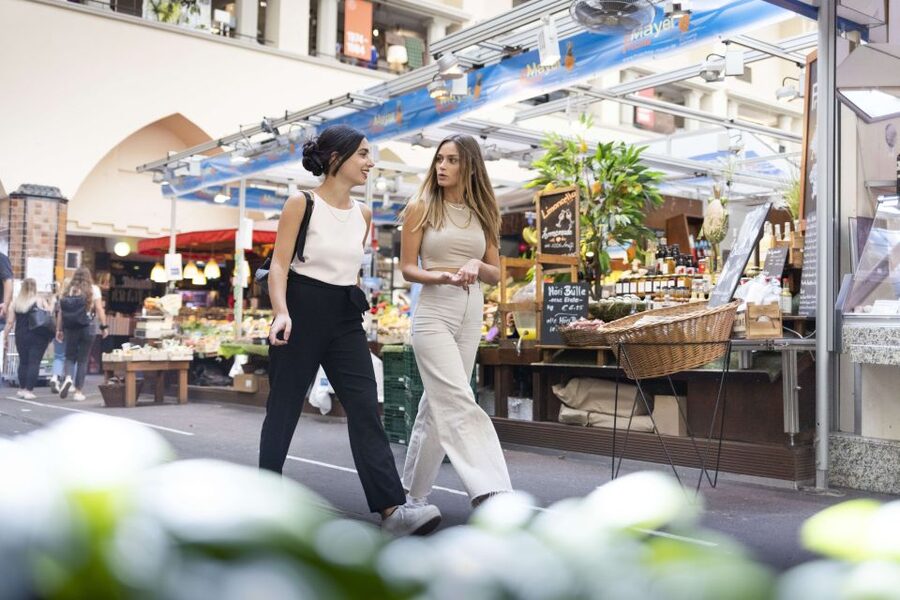 Stuttgart: Guided Tour of the Stuttgart Market Hall - Inside the historic market hall