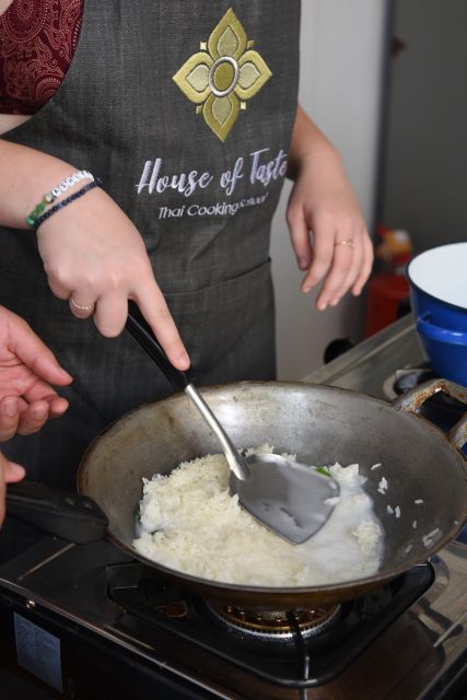 Sukhumvit: Hands-on Thai Cooking Class & Market Tour in BKK - Eating each dish while it is hot