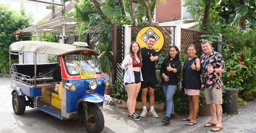 Sukhumvit: Hands-on Thai Cooking Class & Market Tour in BKK - Finding the class near BTS Asoke and MRT Sukhumvit