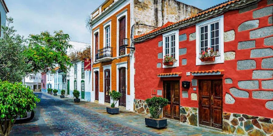 Sunday Markets: Santa Brígida, San Mateo, and Teror - Teror: church, old streets, and the island’s best-known snack