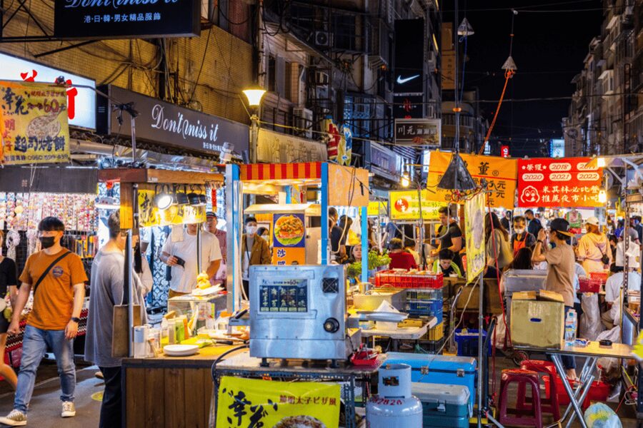 Taipei: 2-Hour Raohe Night Market Walking Tour - The guide is the real value