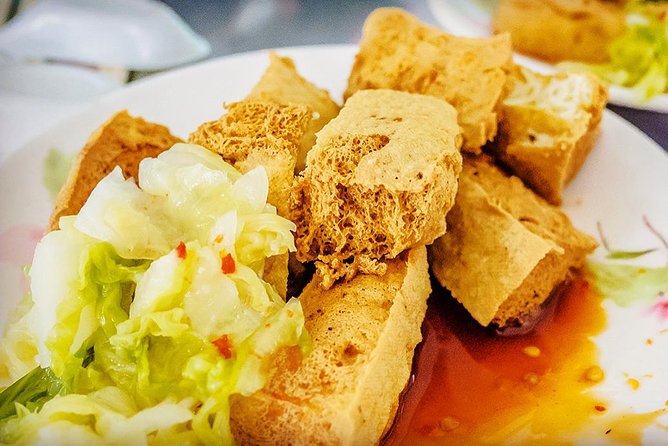 Taipei Food Tour: Night Market & Convenience Store(Food Included) - The guides shape the evening